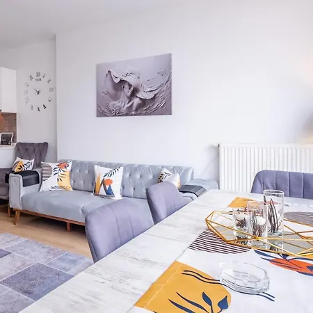 Charming Flat With View In Atasehir Apartment *