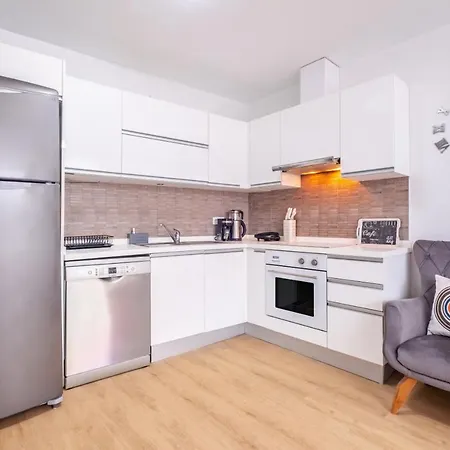 Charming Flat With View In Atasehir Apartment